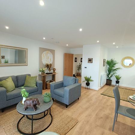Snuggle Inn - Riverside Apartments - Views Over Looking London River Thames, Close To O2 Arena, London Excel, London City Airport, Thames Clipper- River Boat Service, Woolwich Ferry, Onsite Parking, Twin Room Option Available Zewnętrze zdjęcie