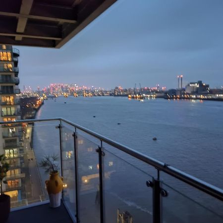 Snuggle Inn - Riverside Apartments - Views Over Looking London River Thames, Close To O2 Arena, London Excel, London City Airport, Thames Clipper- River Boat Service, Woolwich Ferry, Onsite Parking, Twin Room Option Available Zewnętrze zdjęcie