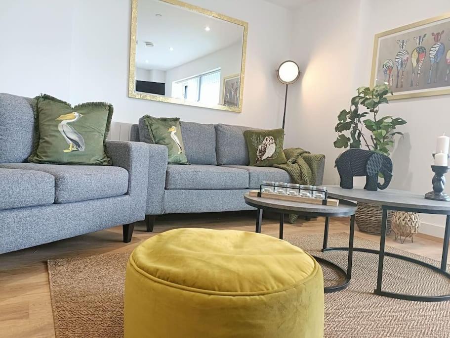 Snuggle Inn - Riverside Apartments - Views Over Looking London River Thames, Close To O2 Arena, London Excel, London City Airport, Thames Clipper- River Boat Service, Woolwich Ferry, Onsite Parking, Twin Room Option Available Zewnętrze zdjęcie