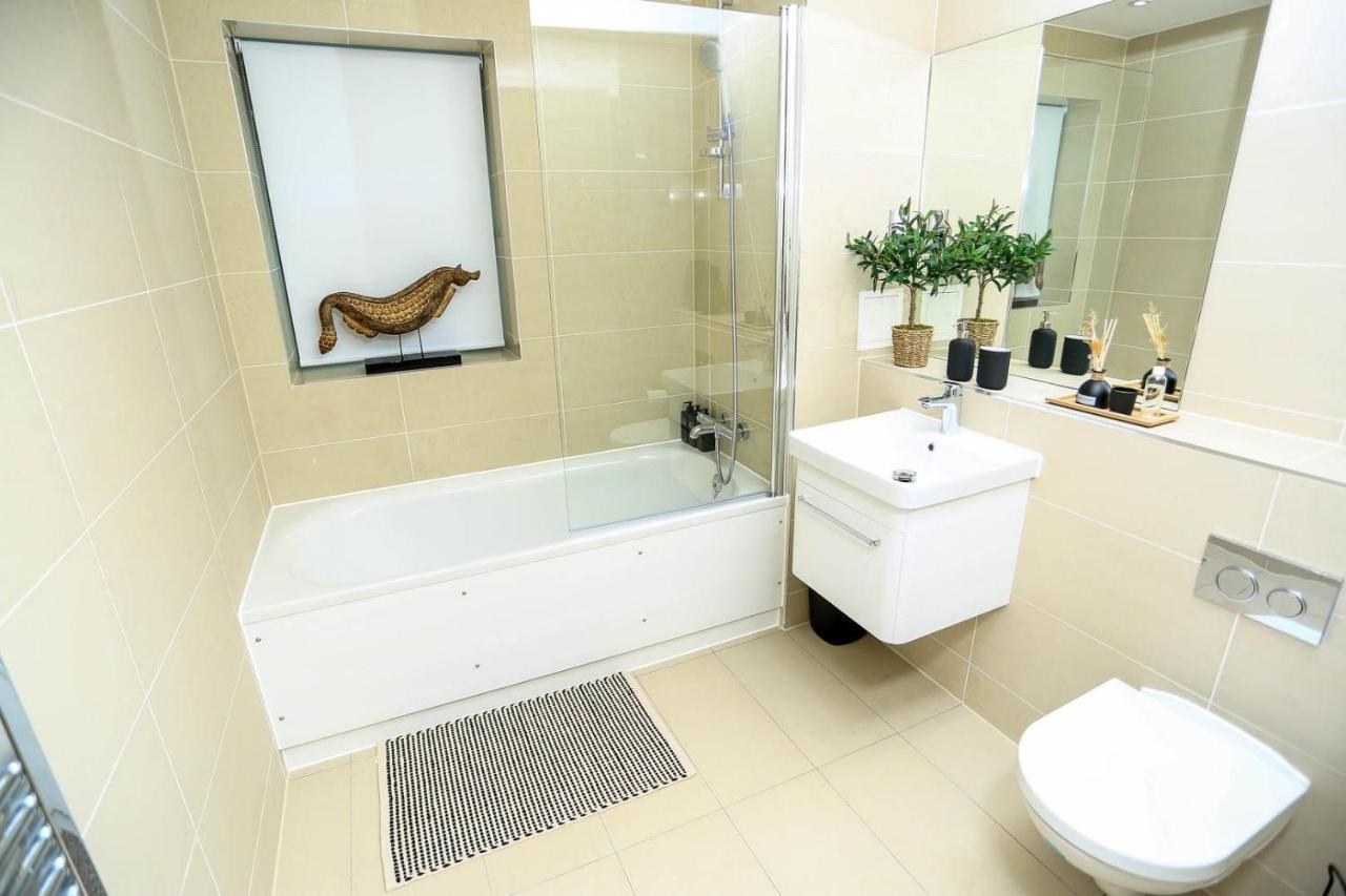 Snuggle Inn - Riverside Apartments - Views Over Looking London River Thames, Close To O2 Arena, London Excel, London City Airport, Thames Clipper- River Boat Service, Woolwich Ferry, Onsite Parking, Twin Room Option Available Zewnętrze zdjęcie