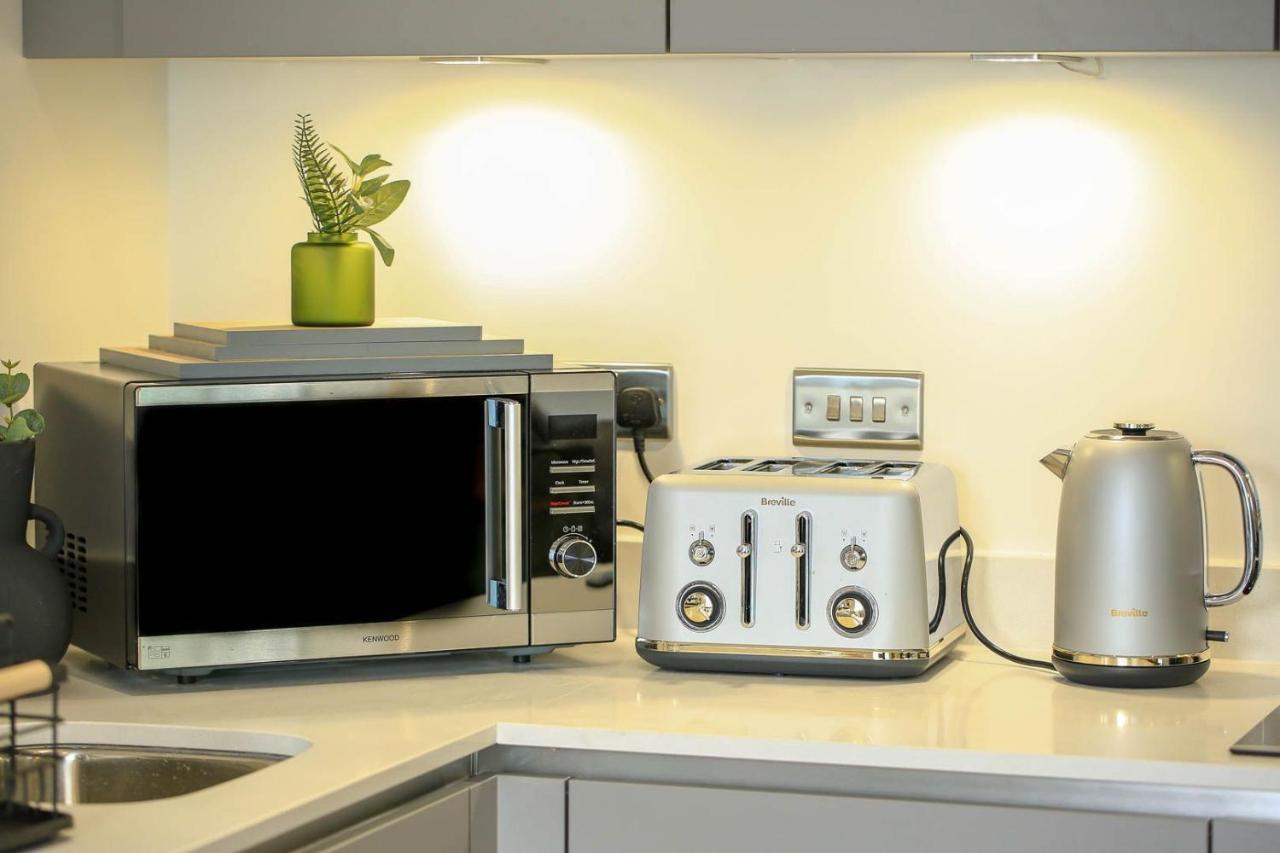 Snuggle Inn - Riverside Apartments - Views Over Looking London River Thames, Close To O2 Arena, London Excel, London City Airport, Thames Clipper- River Boat Service, Woolwich Ferry, Onsite Parking, Twin Room Option Available Zewnętrze zdjęcie
