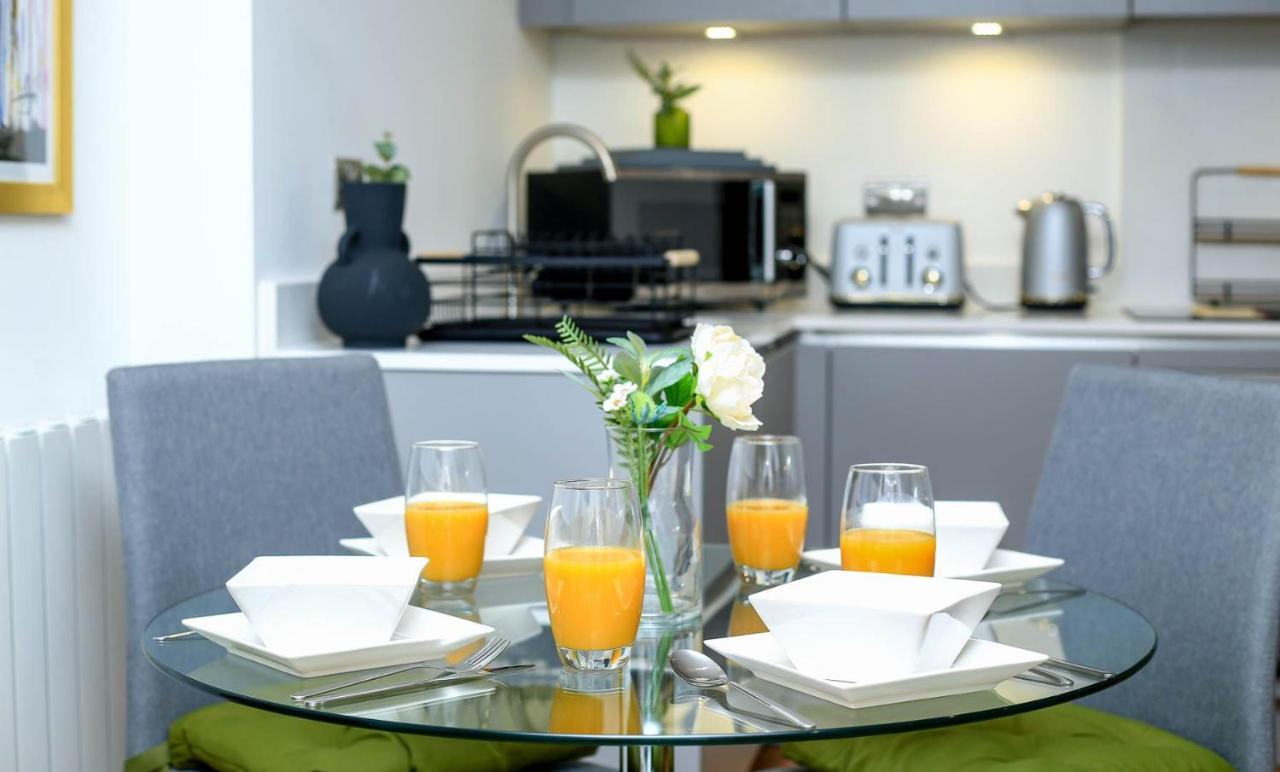 Snuggle Inn - Riverside Apartments - Views Over Looking London River Thames, Close To O2 Arena, London Excel, London City Airport, Thames Clipper- River Boat Service, Woolwich Ferry, Onsite Parking, Twin Room Option Available Zewnętrze zdjęcie