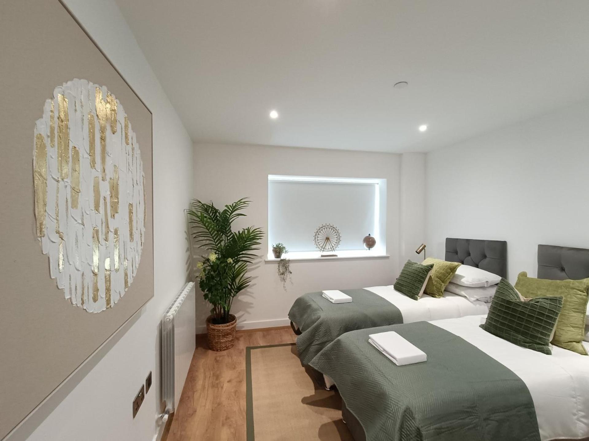 Snuggle Inn - Riverside Apartments - Views Over Looking London River Thames, Close To O2 Arena, London Excel, London City Airport, Thames Clipper- River Boat Service, Woolwich Ferry, Onsite Parking, Twin Room Option Available Zewnętrze zdjęcie