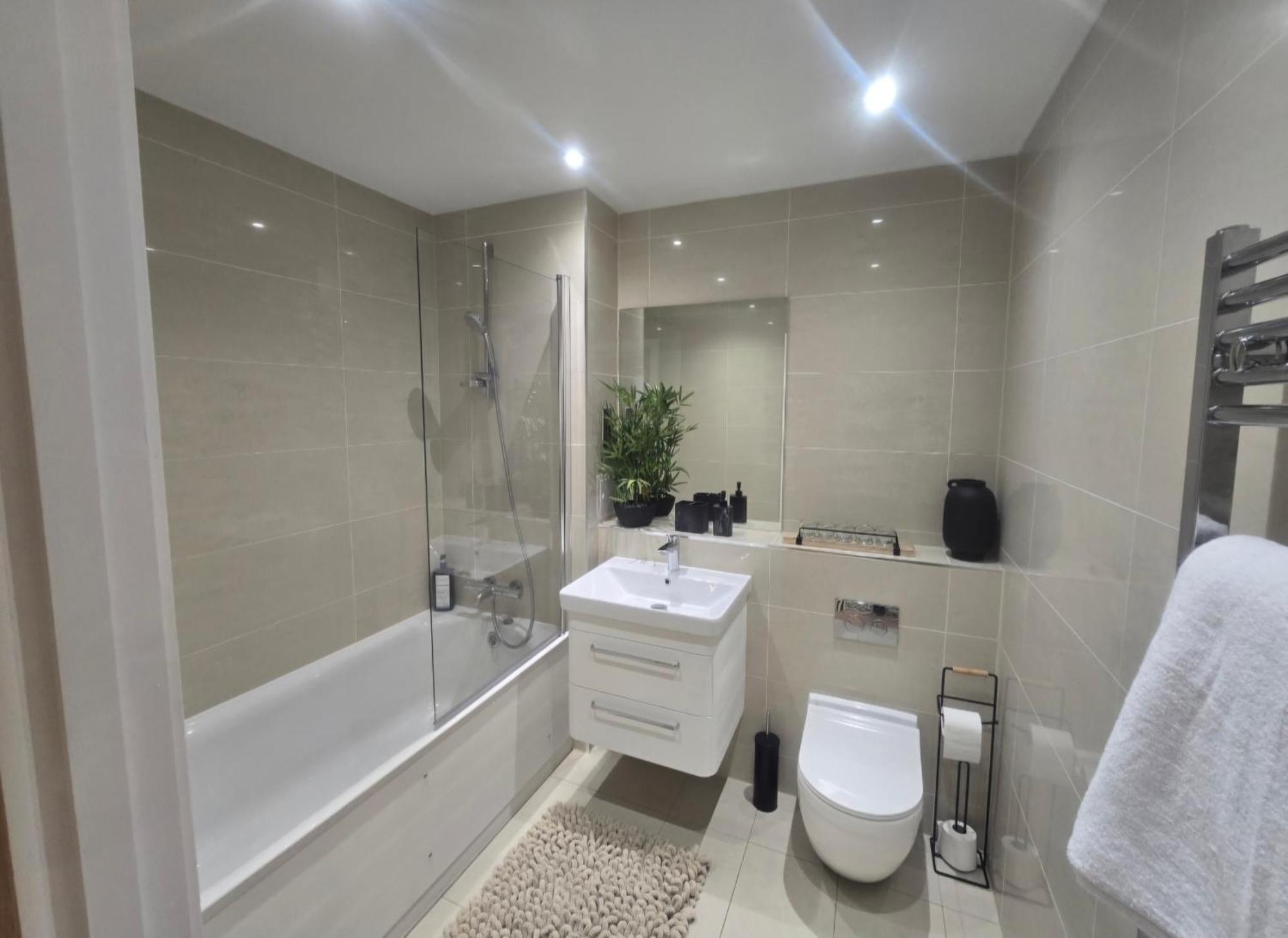 Snuggle Inn - Riverside Apartments - Views Over Looking London River Thames, Close To O2 Arena, London Excel, London City Airport, Thames Clipper- River Boat Service, Woolwich Ferry, Onsite Parking, Twin Room Option Available Zewnętrze zdjęcie