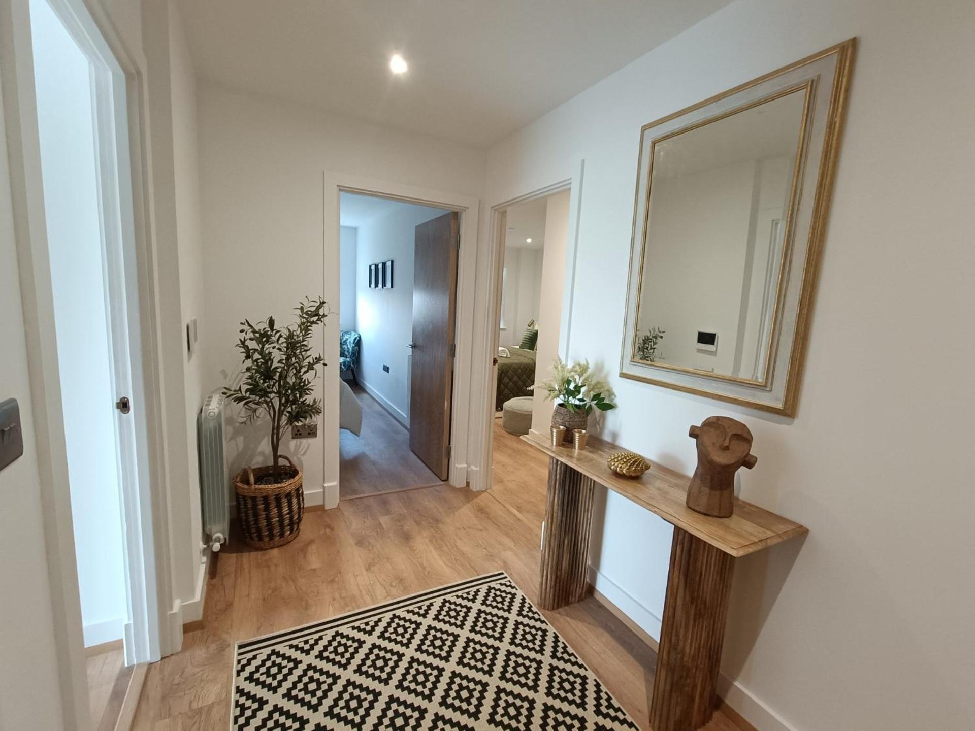 Snuggle Inn - Riverside Apartments - Views Over Looking London River Thames, Close To O2 Arena, London Excel, London City Airport, Thames Clipper- River Boat Service, Woolwich Ferry, Onsite Parking, Twin Room Option Available Zewnętrze zdjęcie